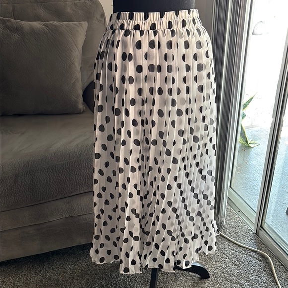 Polka Dot Pleated Skirt - Black and White - Picture 1 of 4